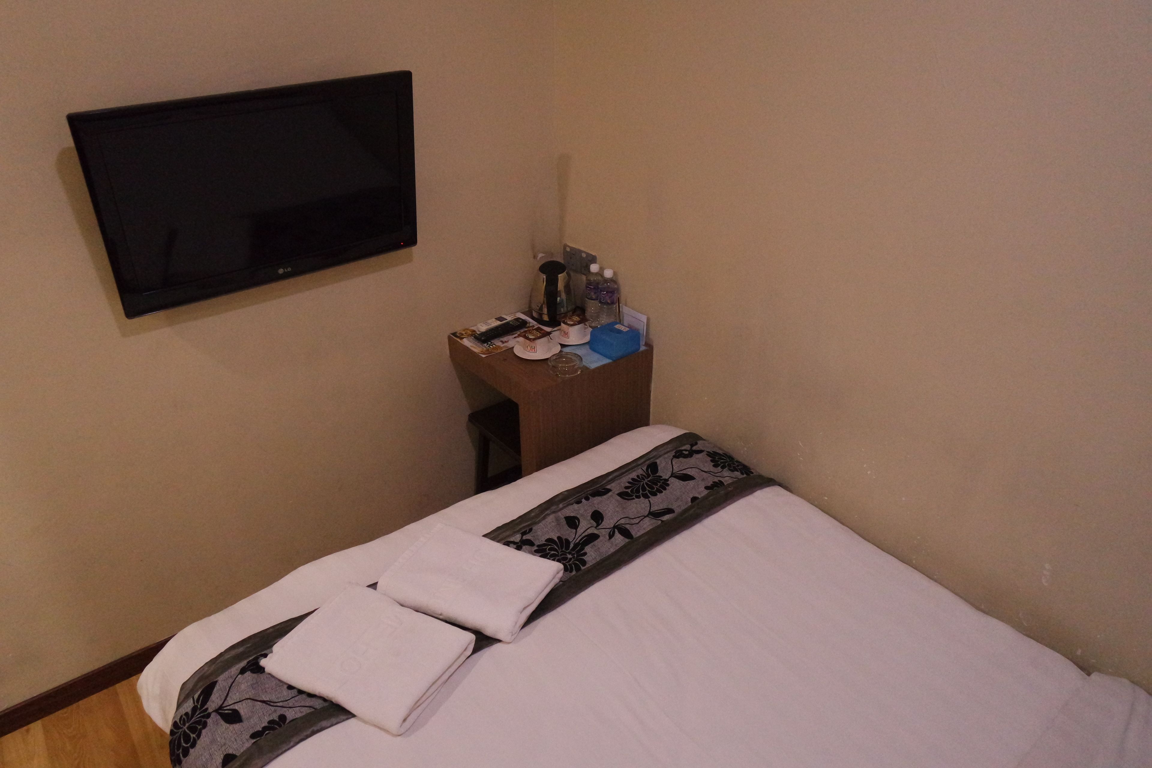 standard room | desk, iron/ironing board, free wifi