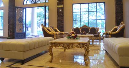 Apple Green Hotel