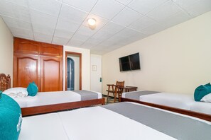 Standard Triple Room | Free WiFi, bed sheets - Ayenda Casa Hostal del Norte (Bogotá)