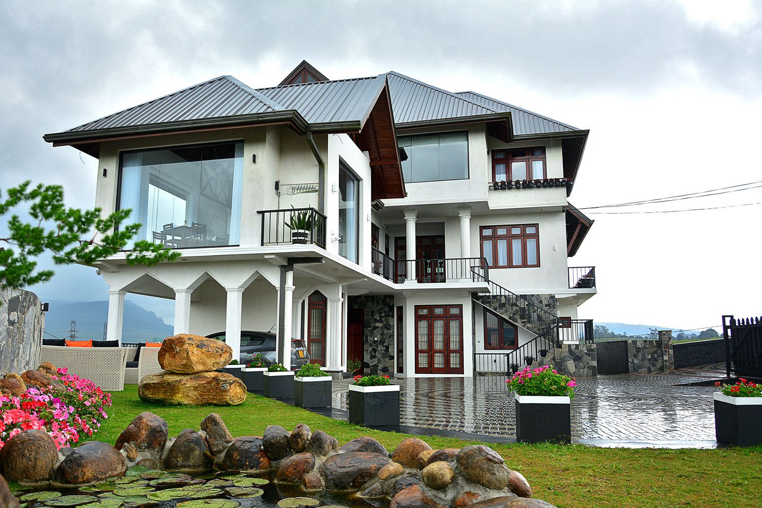 Vista frontal de la propiedad