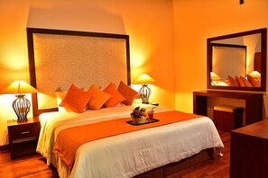 Minibar, desk, blackout drapes, iron/ironing board - Villa Mount Royal (Nuwara Eliya)