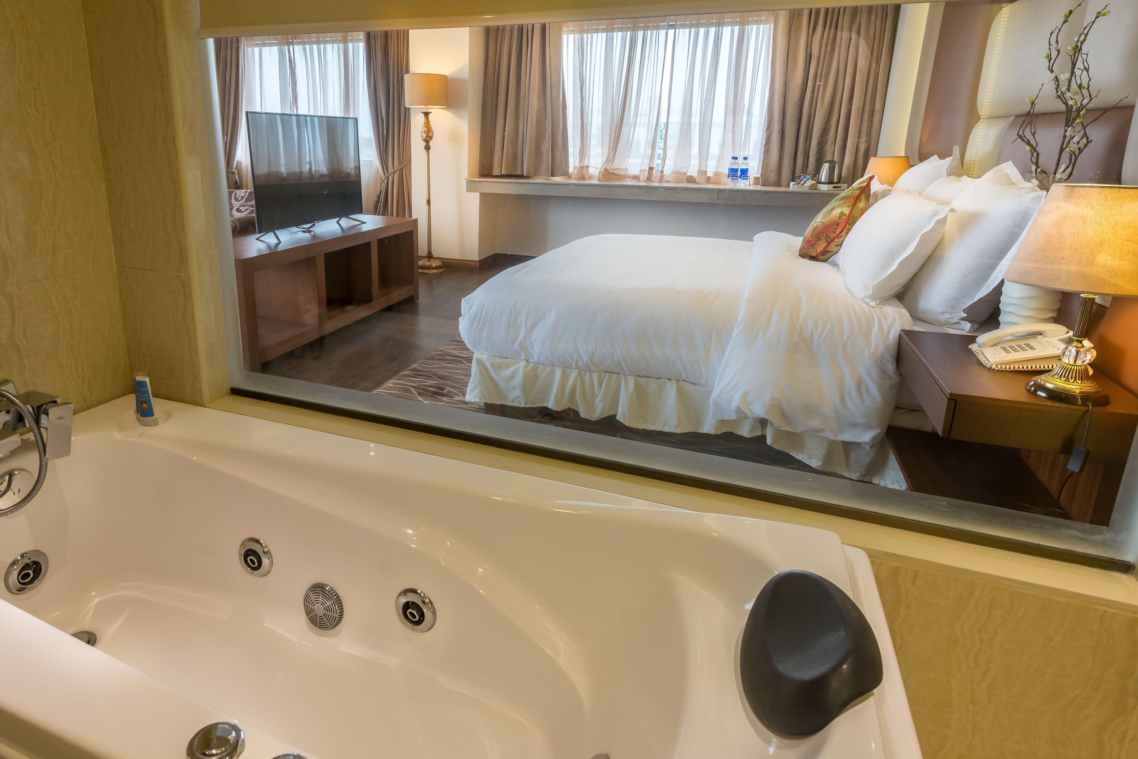royal double room | jetted bathtub