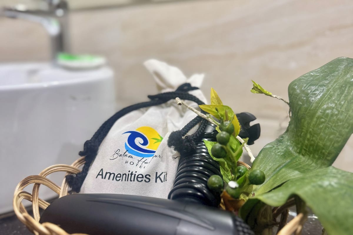 shower, rainfall showerhead, free toiletries, slippers