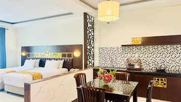 Suite estudio Deluxe, 2 camas individuales | Cocina básica privada | Frigorífico y hervidor eléctrico