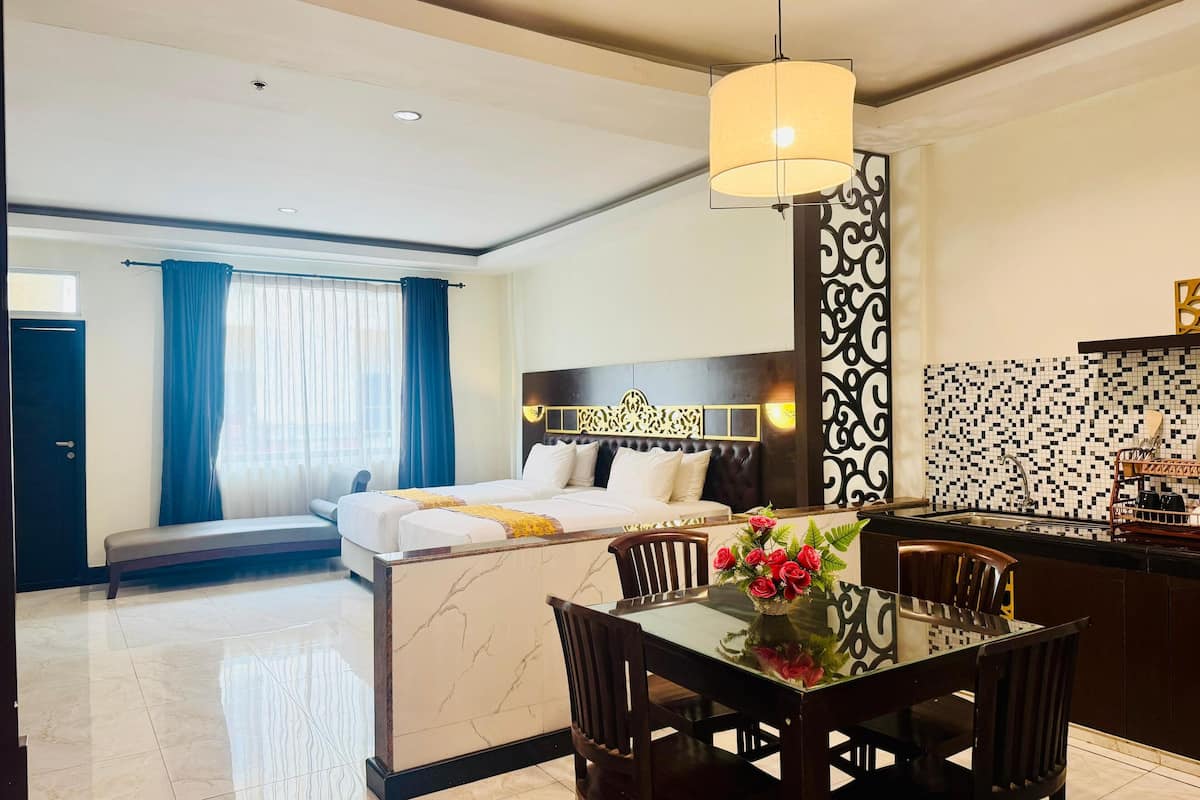 deluxe studio twin | 2 bedrooms, desk, laptop workspace, blackout curtains