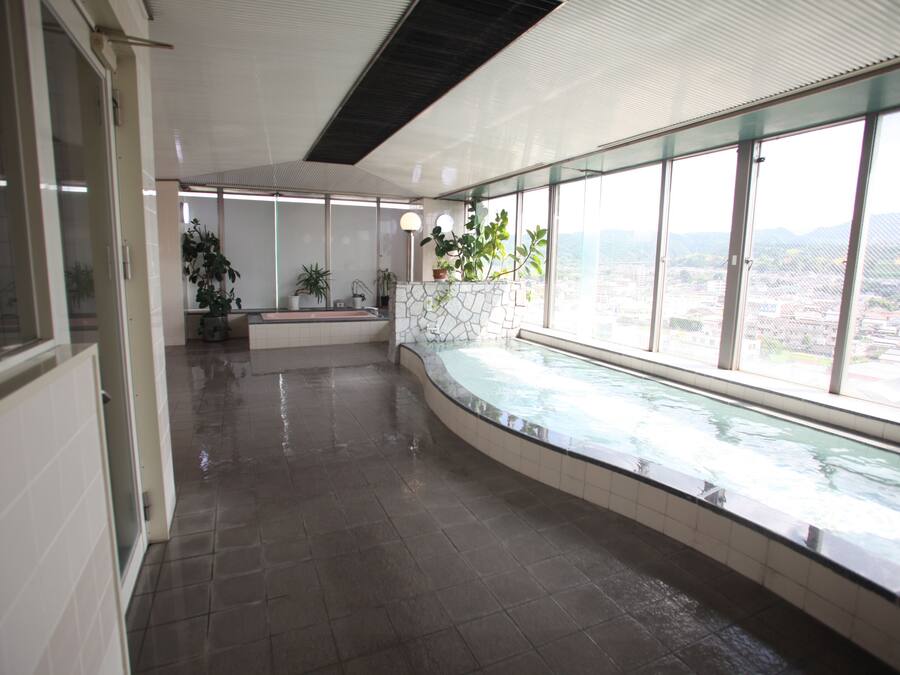 Nhà tắm công cộng