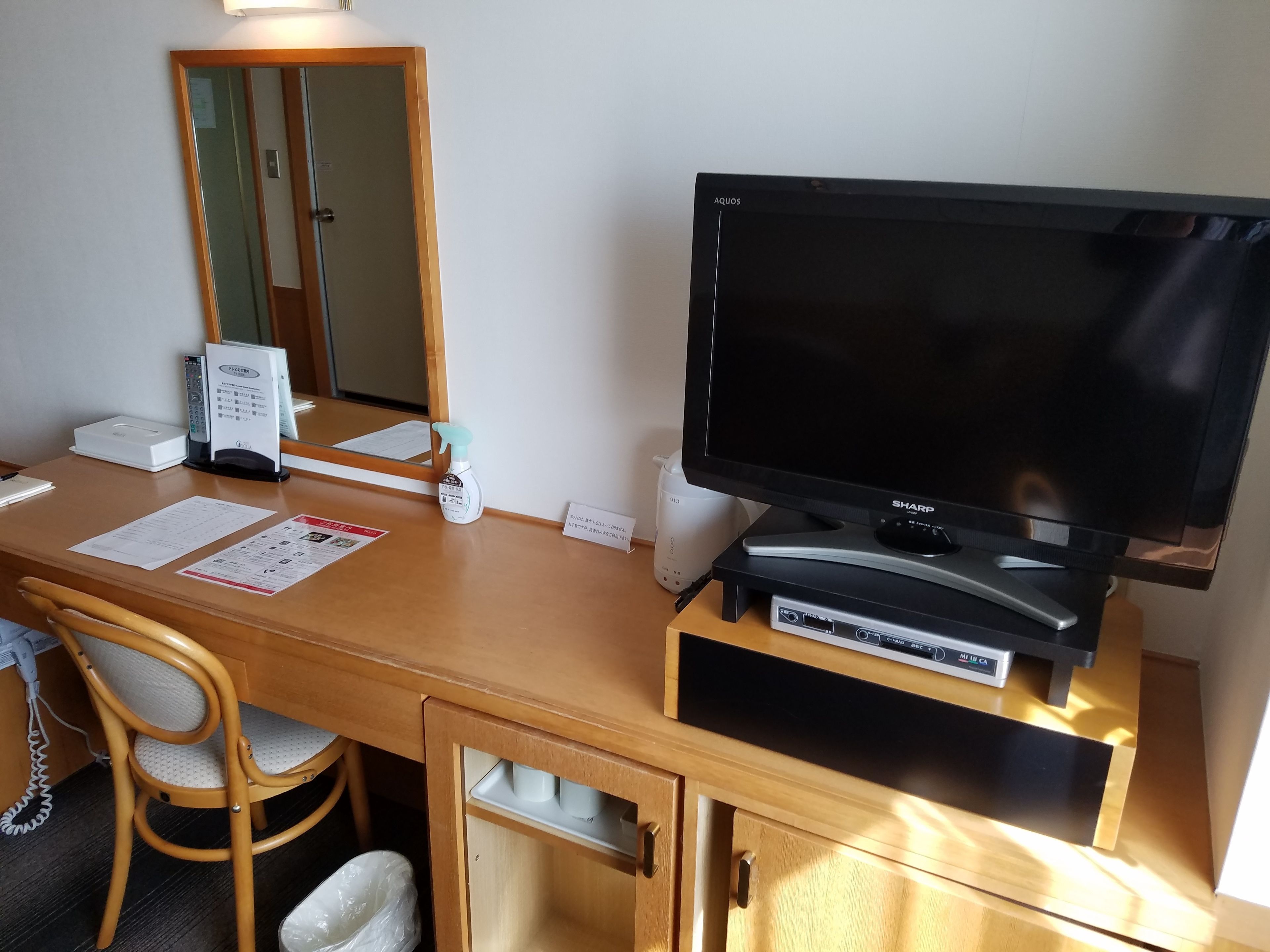 twin room, non smoking | desk, iron/ironing board, free wifi