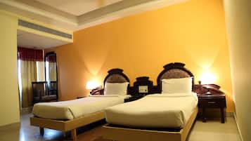 1 bedroom, premium bedding, in-room safe, desk