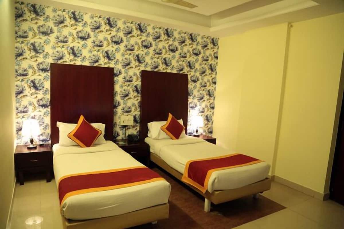 1 bedroom, premium bedding, in-room safe, desk