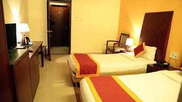 Luxury Single Room, 1 Bedroom, Smoking, City View | 1 bedroom, premium bedding, in-room safe, desk
