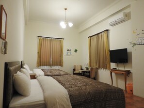 Quadruple Room | Blackout curtains, free WiFi