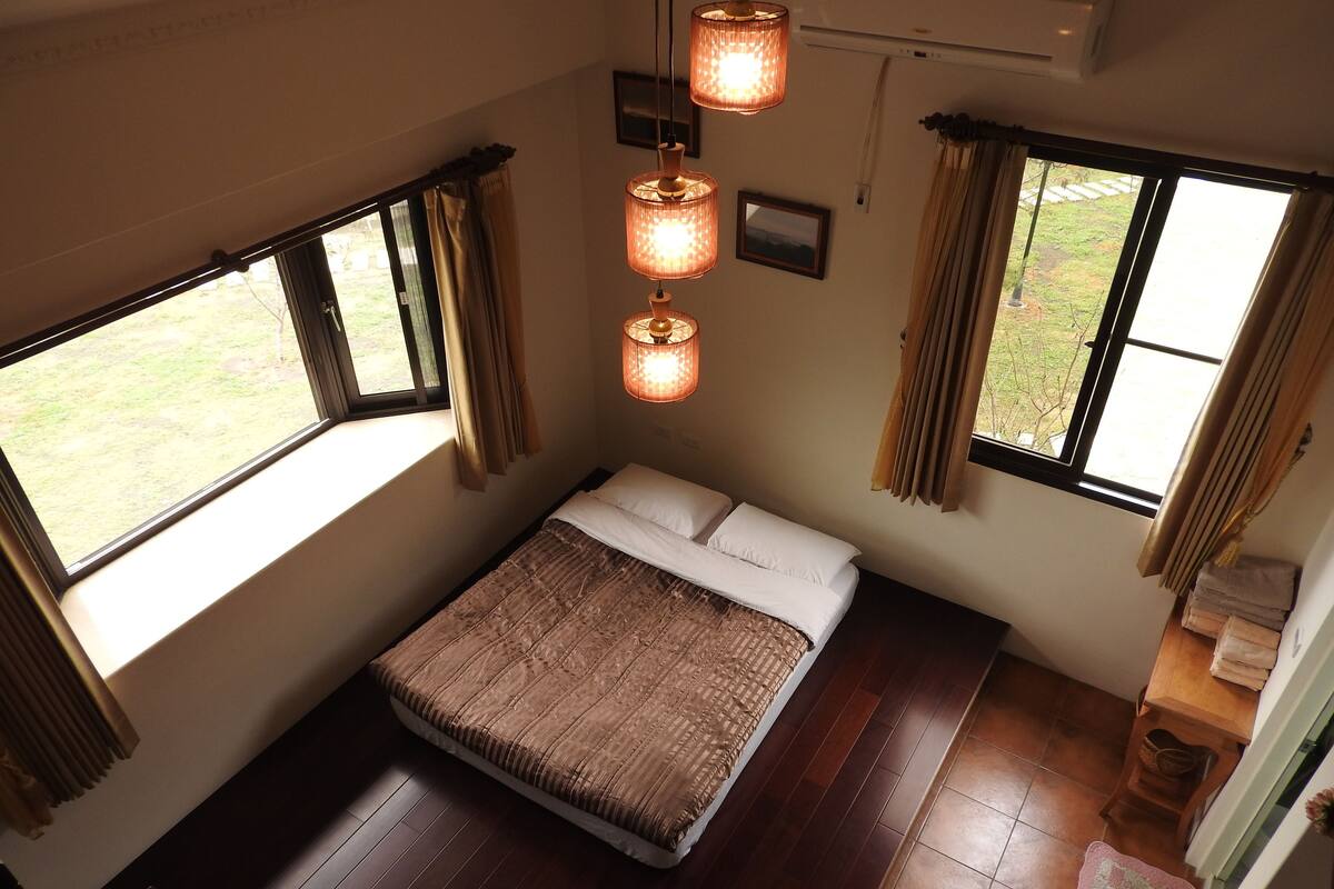 Family Room | Blackout curtains, free WiFi