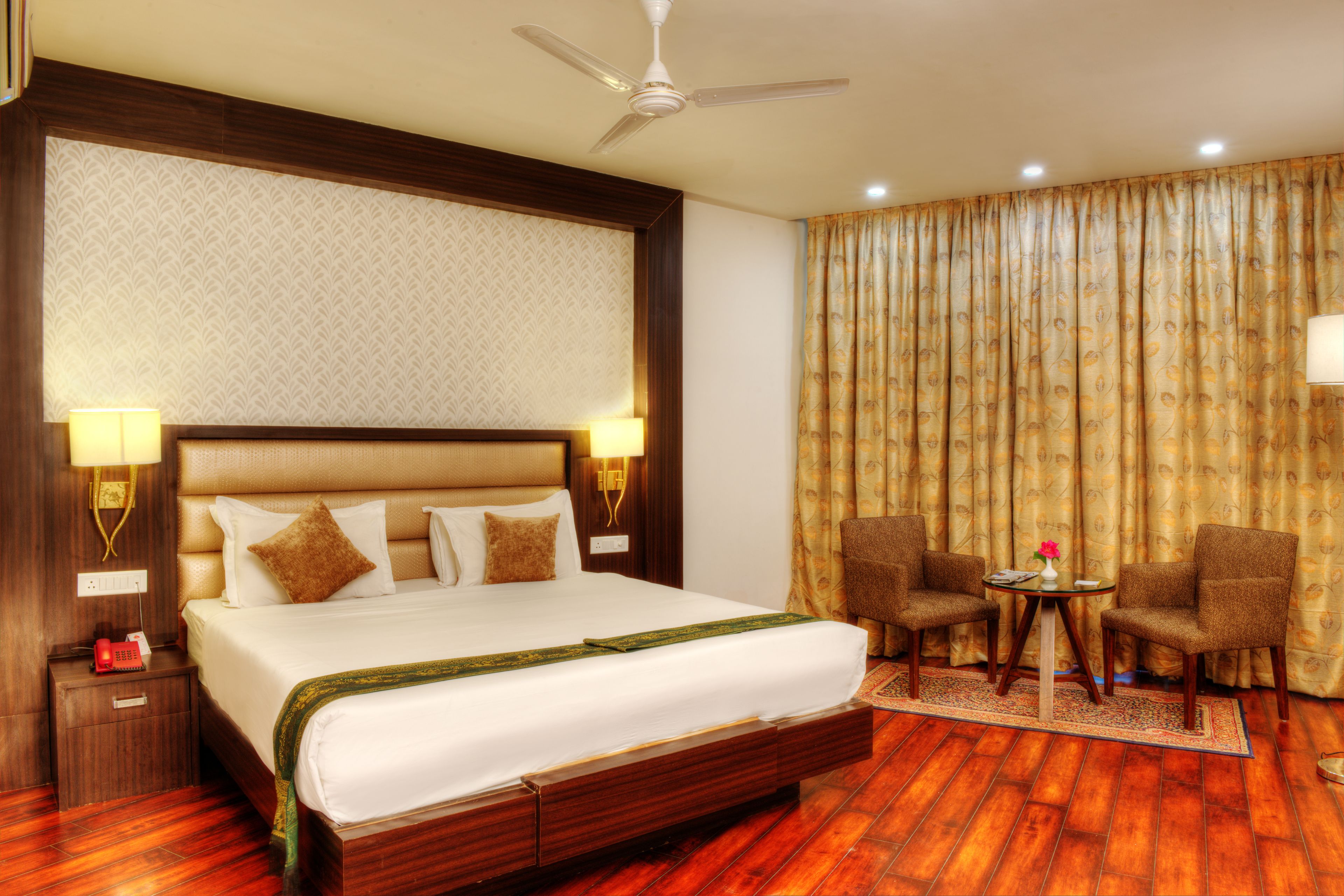 executive suite, 1 bedroom, non smoking | premium bedding, iron/ironing board, free wifi