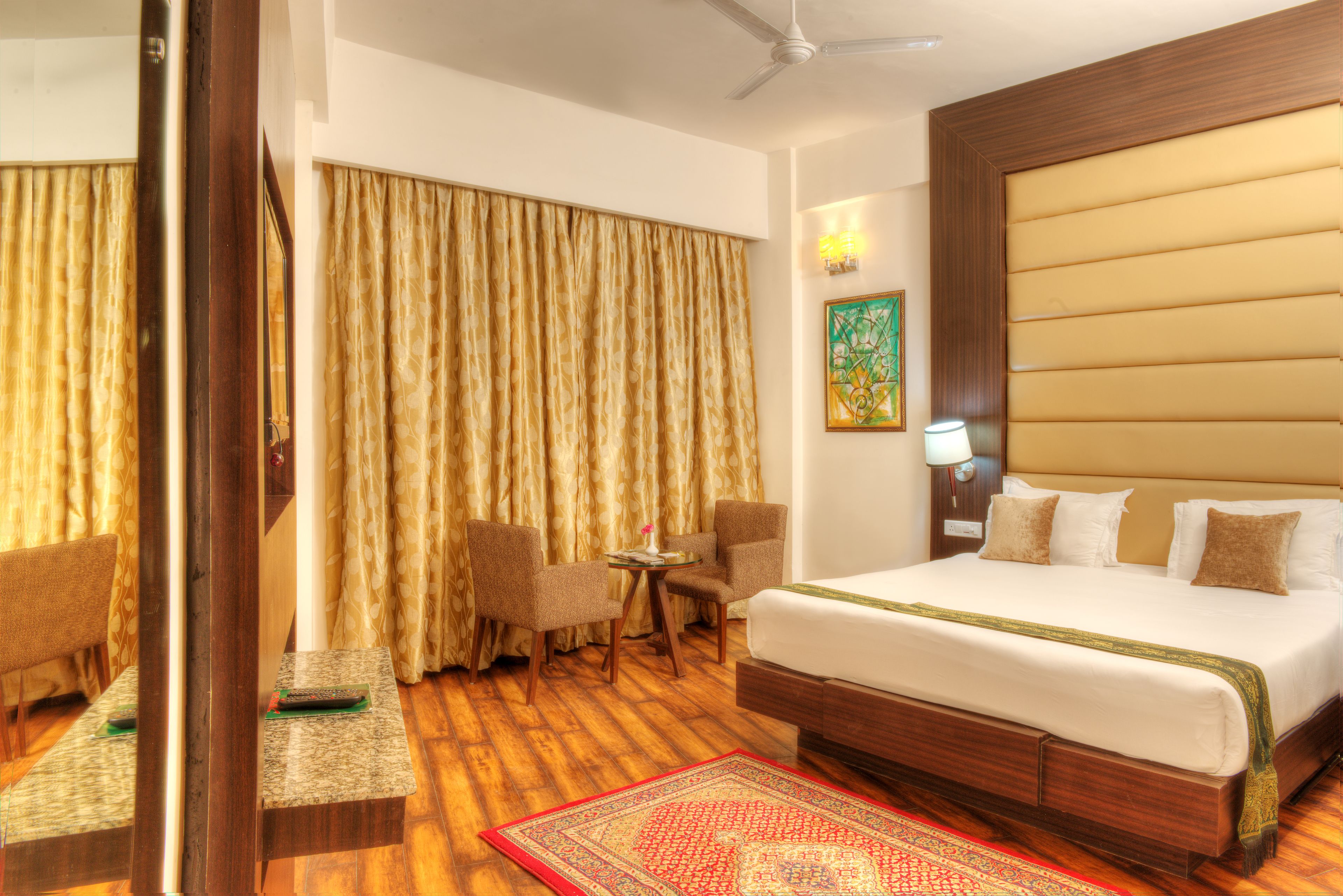 executive suite, 1 bedroom, non smoking | bathroom | shower, free toiletries, towels