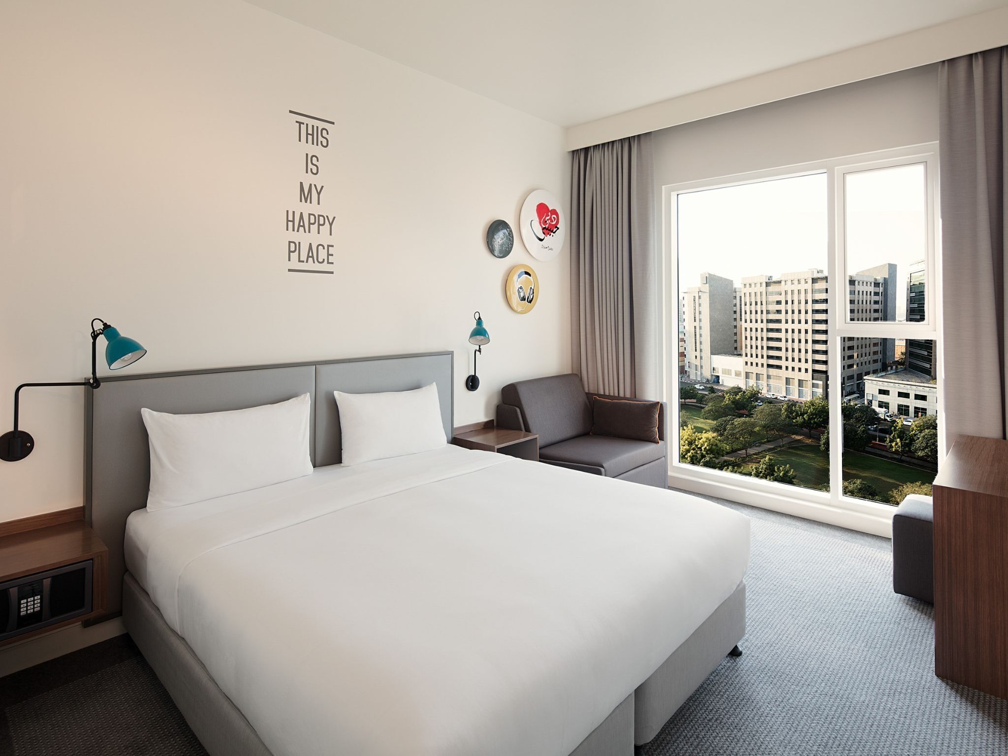 Room (Rover, Shuttle to Beach & Outlet Mall) | In-room safe, desk, soundproofing, free cribs/infant beds