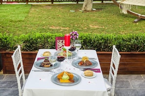 Outdoor dining - Legend Park Hotel (Beykoz)