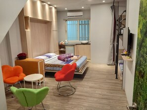 Business Quadruple Room, Refrigerator, Ground Floor | 5 bedrooms, blackout curtains, soundproofing, free WiFi - DF Park Space Hostel (Hualien City)