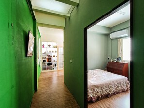 5 habitaciones, cortinas blackout y sistema de insonorización 