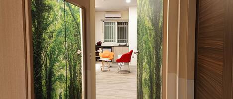 5 bedrooms, blackout curtains, soundproofing, free WiFi