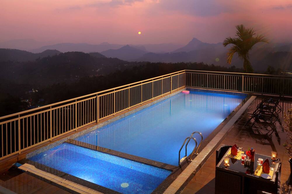 The Munnar Queen