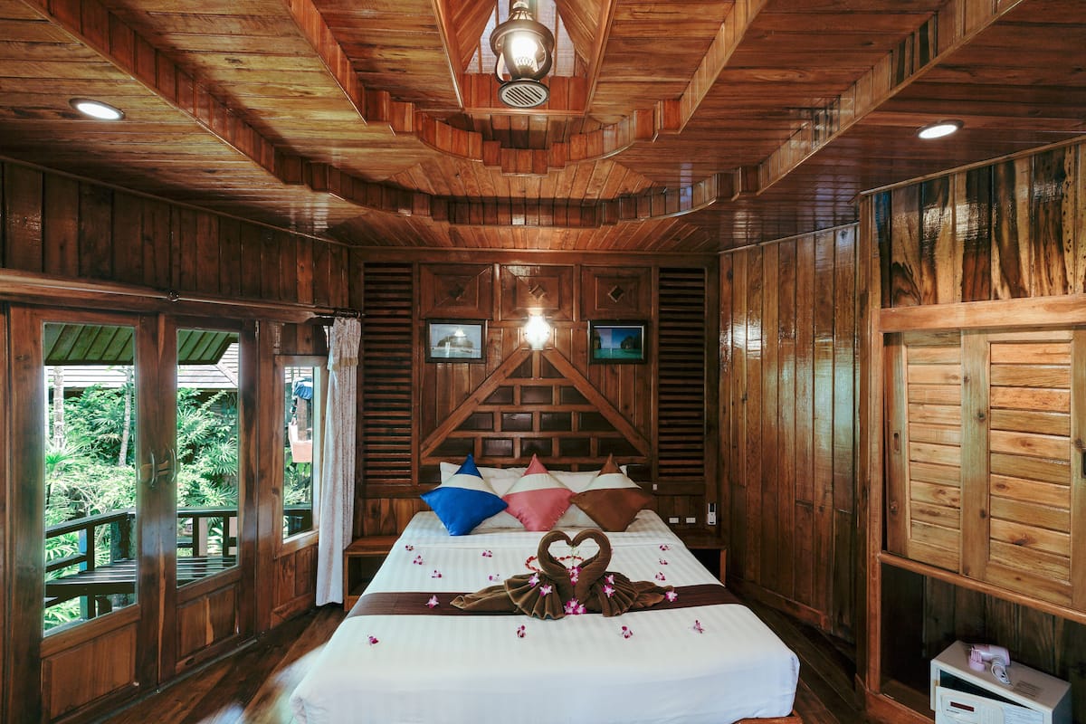 Deluxe Upper floor | Minibar, in-room safe, desk, free WiFi