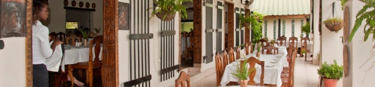 breakfast, lunch, dinner served; international cuisine