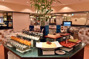2 restaurants, breakfast, lunch, dinner served; international cuisine - Inn & Go Kuwait Plaza Hotel (Kuwait City)