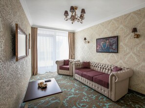Premium Suite, 1 Bedroom | Living area | 43-inch LCD TV with cable channels, TV, heated floors - Hotel Complex Misto (Kharkiv)