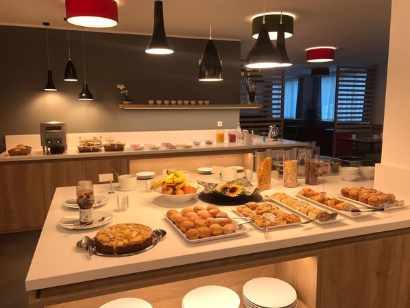 Tägliches inbegriffenes Frühstücksbuffet