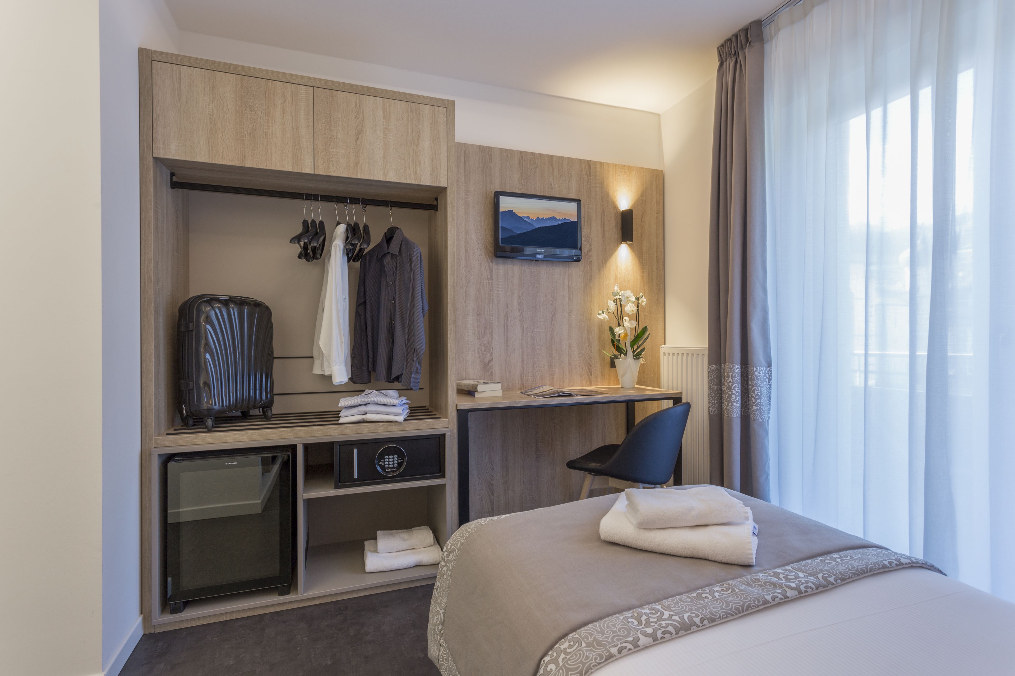 double room single use | minibar, in-room safe, desk, free wifi