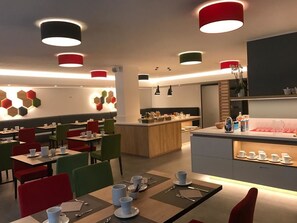 Desayuno buffet incluido todos los días 