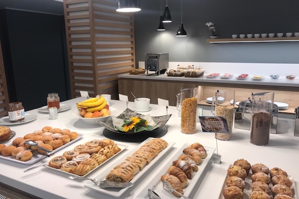 Tägliches inbegriffenes Frühstücksbuffet