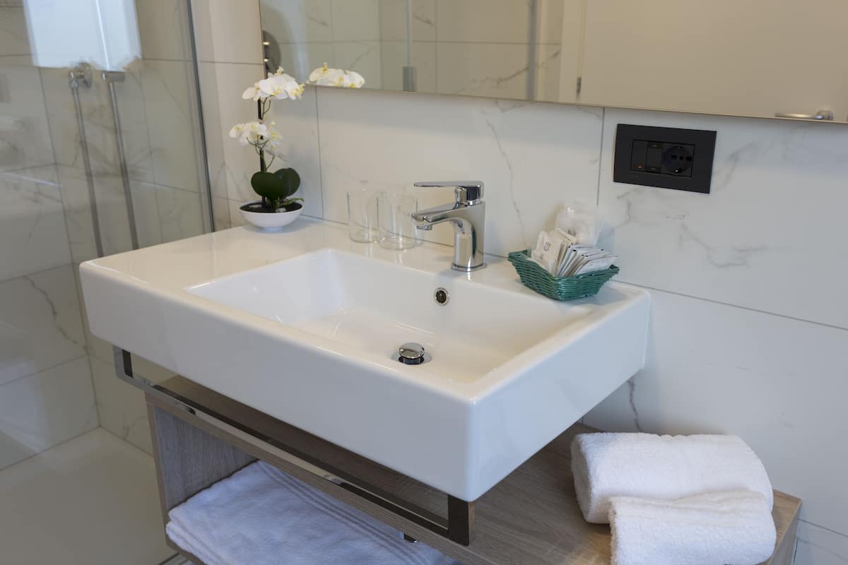 double room, 1 double bed | bathroom sink