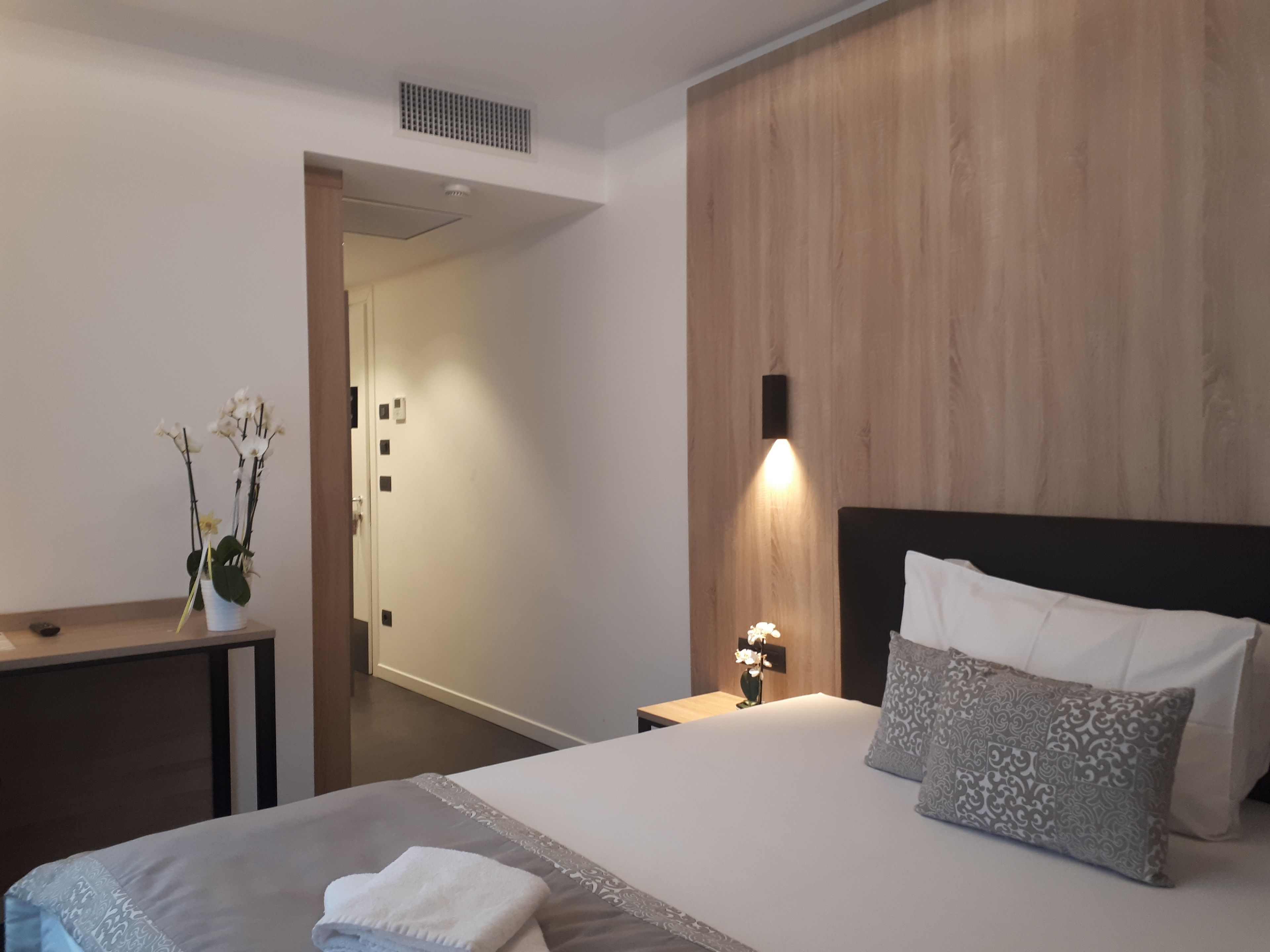 double room single use | minibar, in-room safe, desk, free wifi
