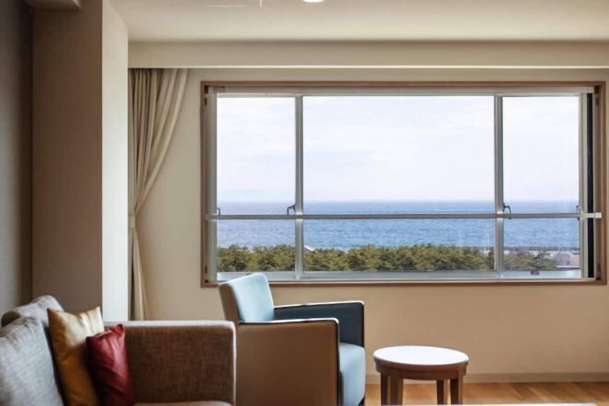 Living area | Flat-screen TV