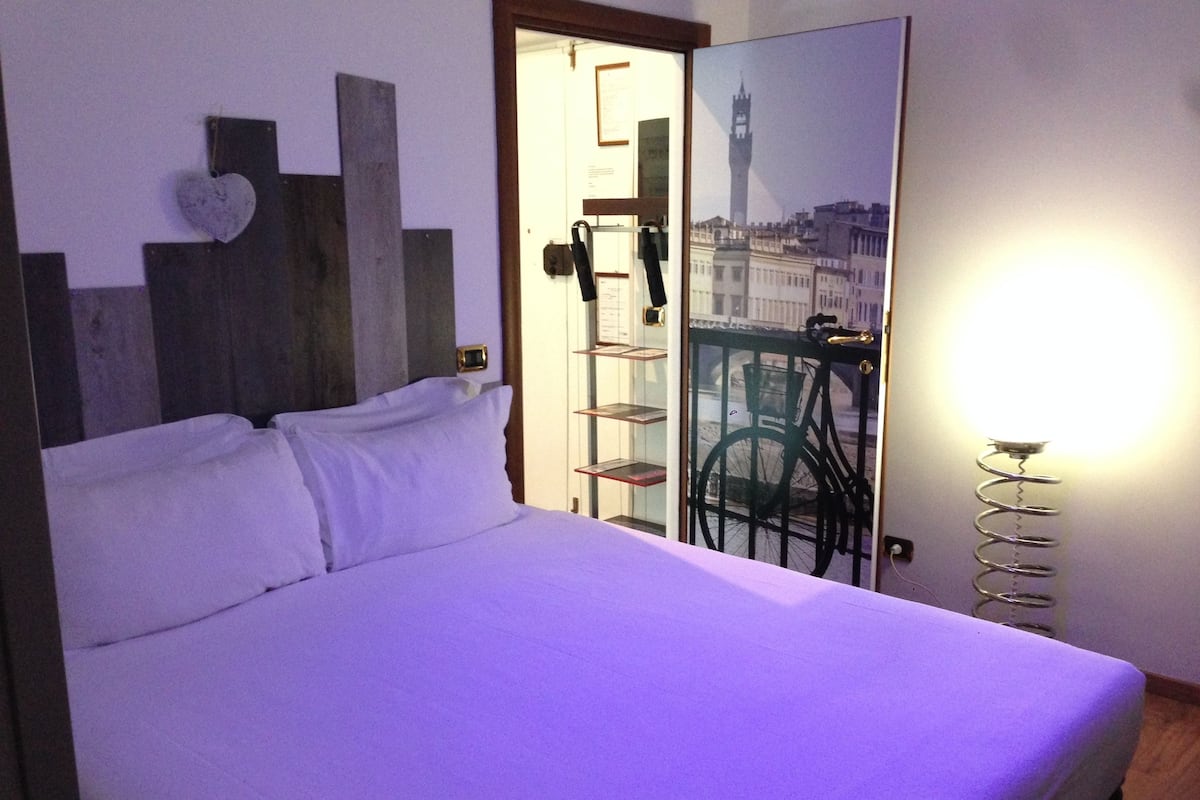 Kamar Double Ekonomi | Selimut bulu angsa, minibar, brankas, dan didekorasi berbeda-beda