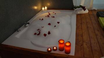 Deluxe Double Room, Jetted Tub | Jetted tub