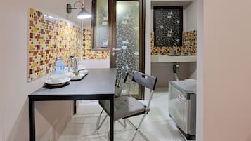 Kamar Twin Superior, 1 kamar tidur, akses difabel, pemandangan kolam renang | Didekorasi berbeda-beda dan dilengkapi dengan perabotan berbeda-beda