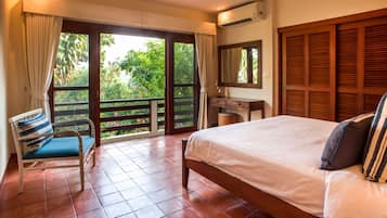 3 bedrooms, in-room safe, blackout curtains, free WiFi