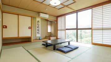 Habitación cuádruple superior, baño compartido (Japanese, Special) | Edredones de plumas, caja fuerte, wifi gratis y ropa de cama