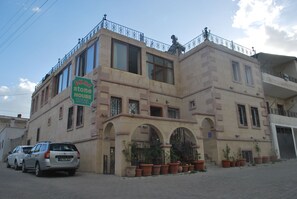 Vista frontal de la propiedad