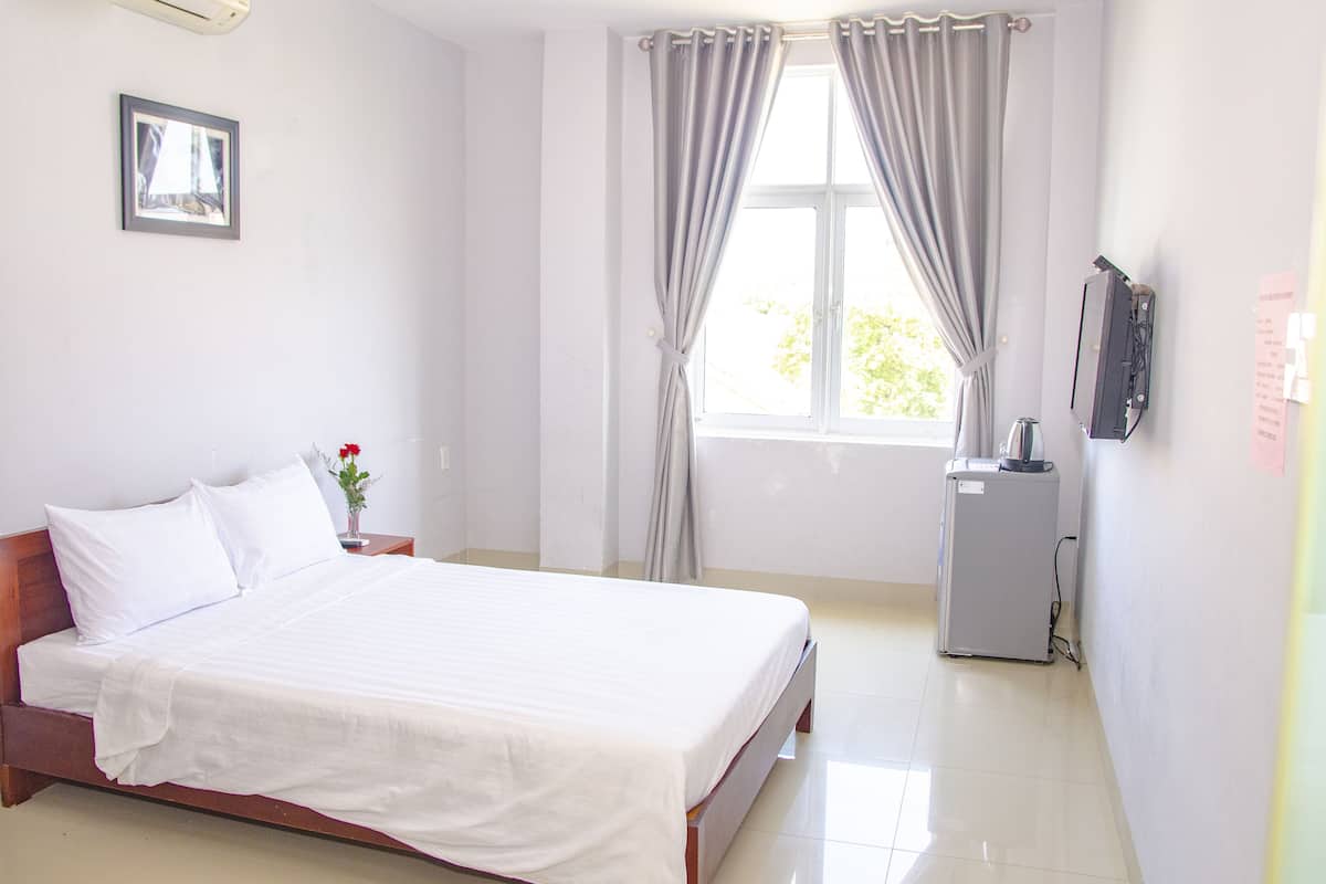 Standard Double Room | 1 bedroom, individually furnished, desk, blackout drapes