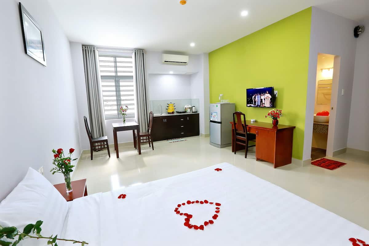 Basic Apartment, 1 Bedroom, Kitchen | 1 bedroom, individually furnished, desk, blackout drapes
