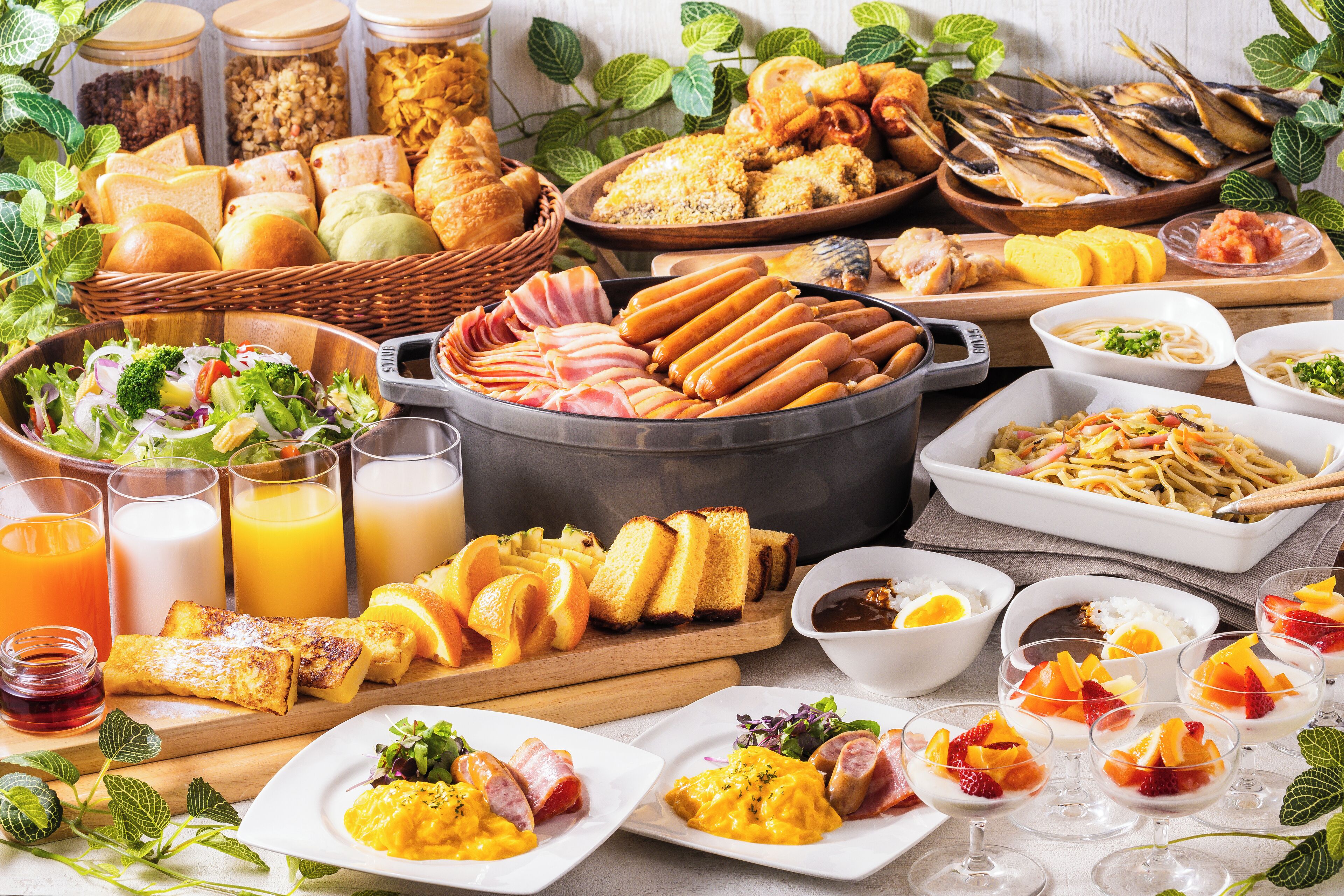 Daily buffet breakfast (JPY 2970 per person)