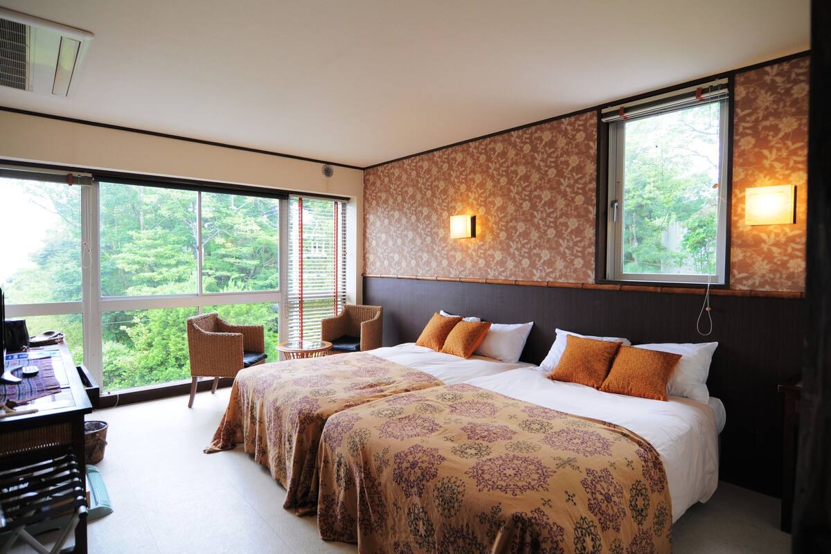 Twin Room | In-room safe