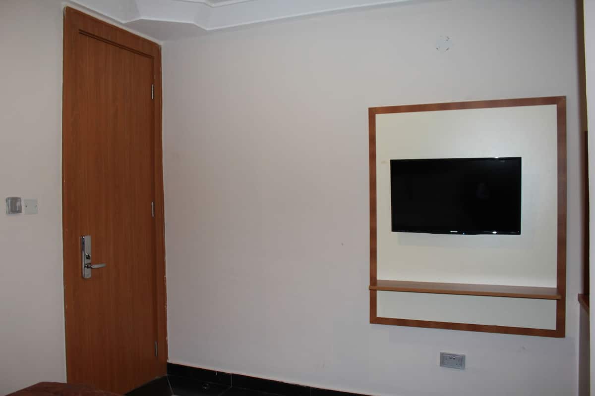 Kamer (Alcove) | 1 slaapkamer, luxe beddengoed, een kluis op de kamer, een bureau