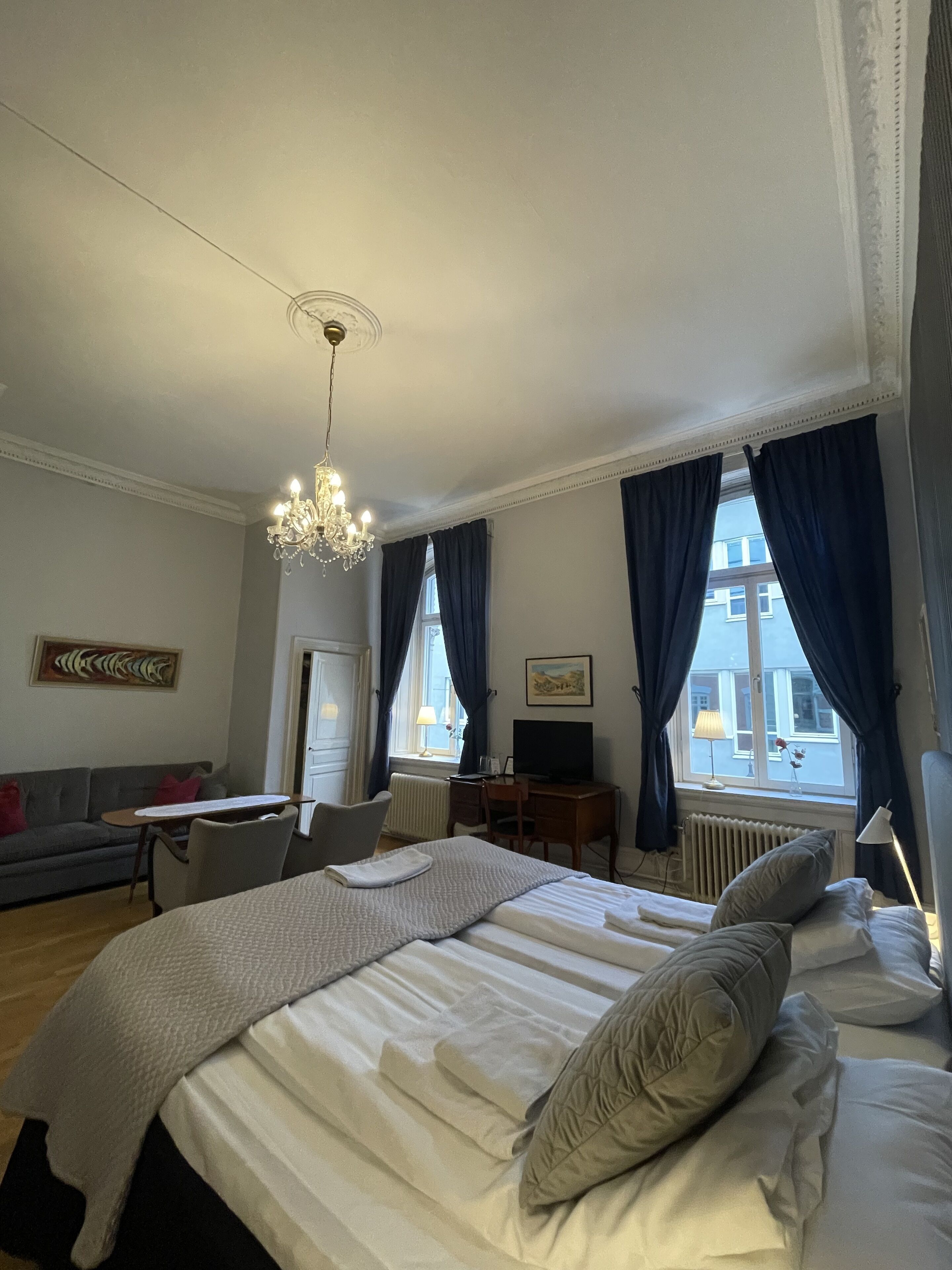 Double Room | 각각 다른 스타일의 인테리어, 책상, 무료 WiFi