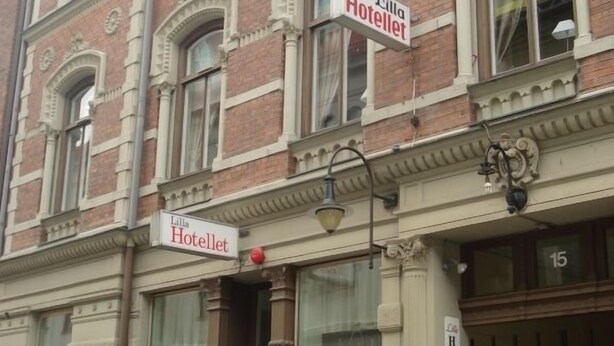 A historic building with multiple windows and a sign indicating it is a hotel. - Hotell Sta Clara (Sundsvall)