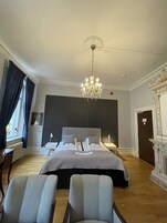 Double Room | 特色装修、办公桌、免费 WiFi