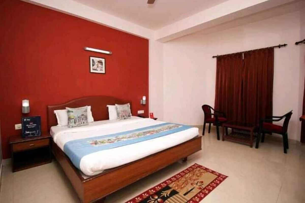 Kamar Premium | 1 kamar tidur, brankas, dan meja kerja